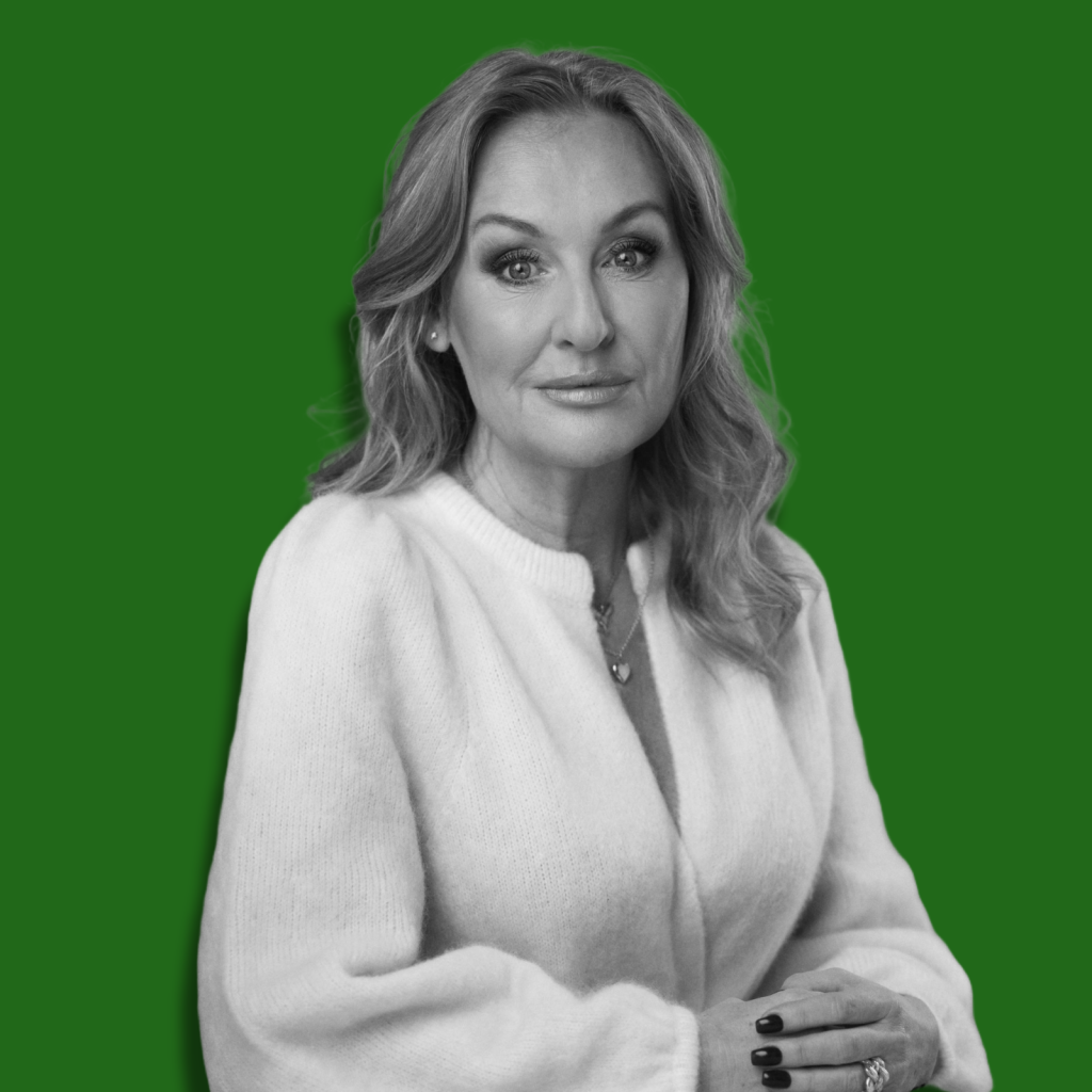Jessica MacDowall med grön bakgrund